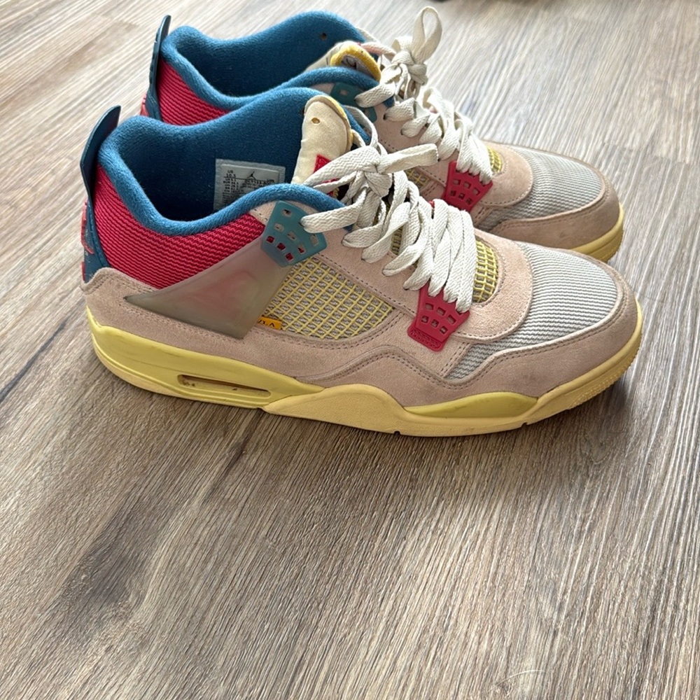 Nike Jordan 4 “Guava Ice” size 10M